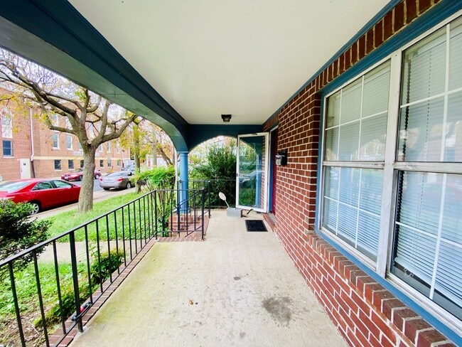 Building Photo - Adorable 3 bdrm/1.5 bath Home Located Clos...