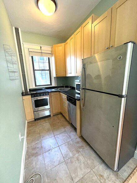 Building Photo - 313 Allston St