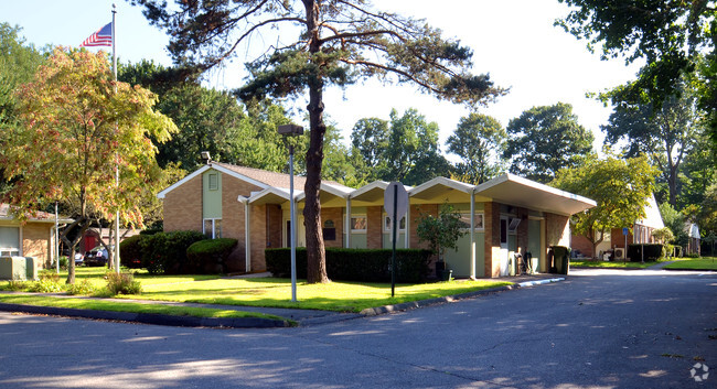 Building Photo - Pine Tree Apartments