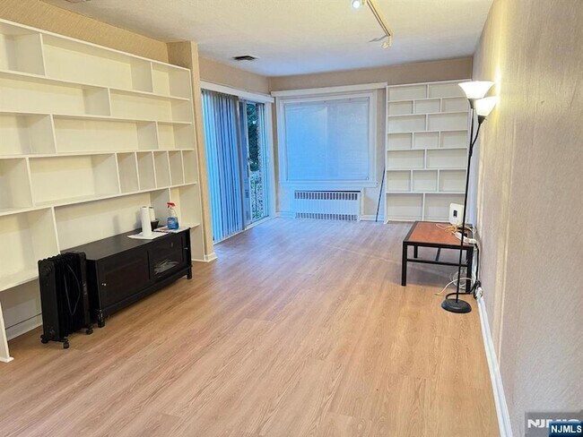 Building Photo - 272 Frances St