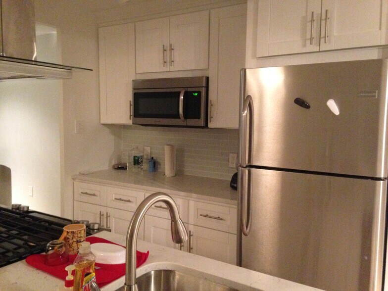 Building Photo - 604 S Washington Sq