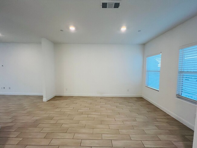 Building Photo - Beautiful Lennar 4-Bedroom Home with Resor...
