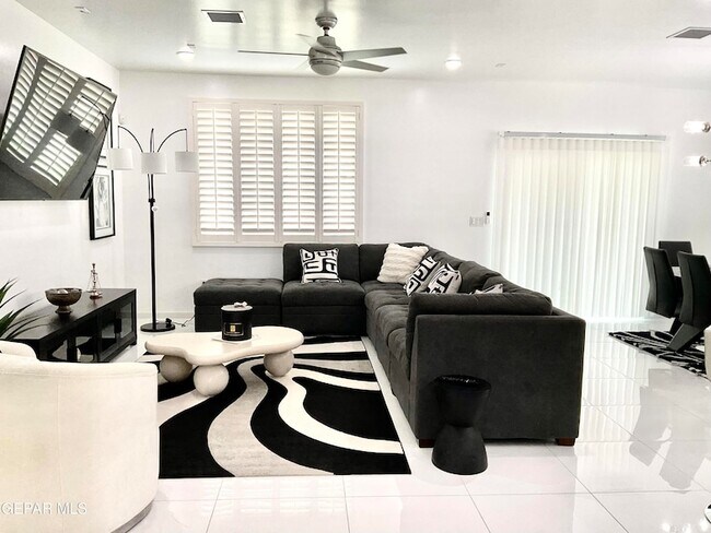 Building Photo - 8919 Eclipse St