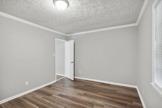 Building Photo - 3BR/2BA Downtown House Walking Distance to...