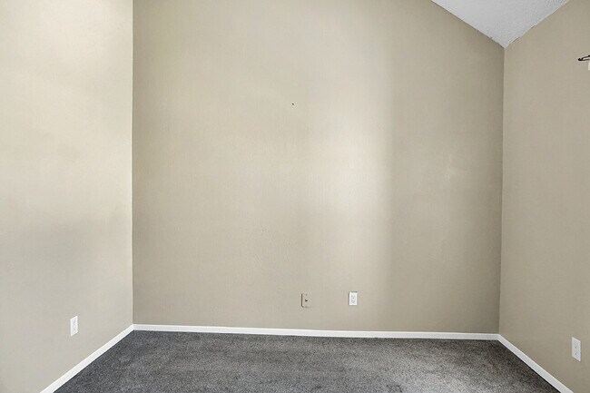 Building Photo - $1,340.95- 2 Bed, 1.5 Bath Townhome in CO Springs with Central AC and All Utilities Included