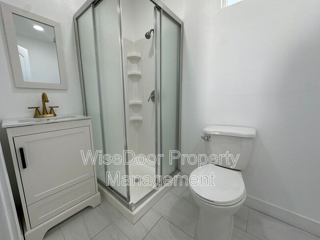 Building Photo - 1810 E Adams Ave