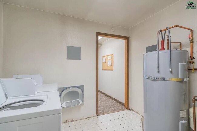 Building Photo - 615 Ginko Rd