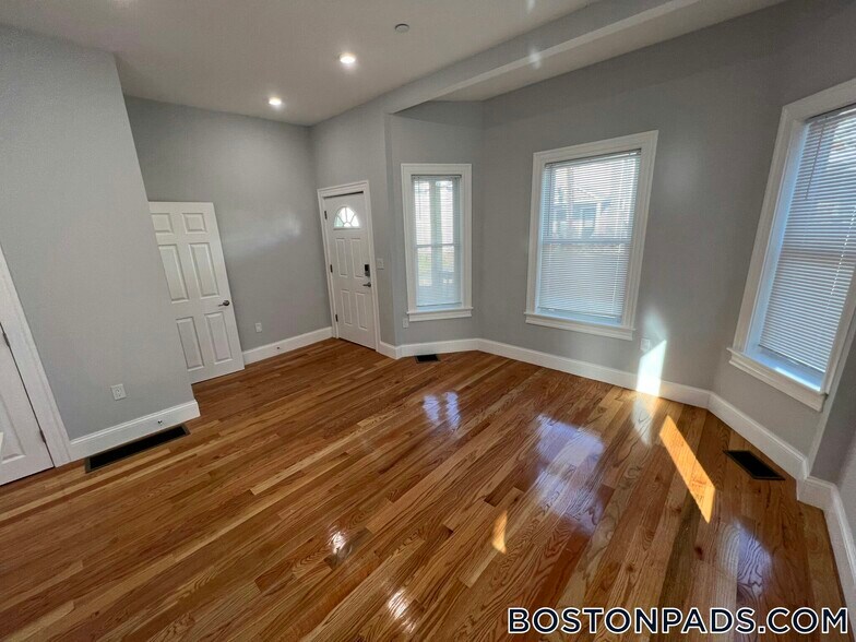 Building Photo - 29 Alpine St