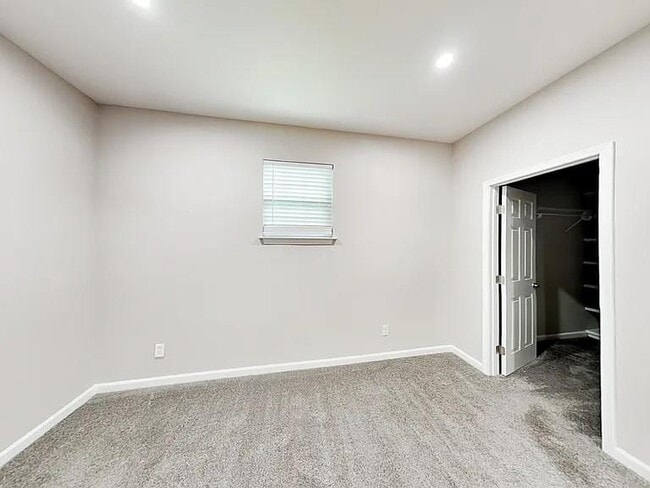 Building Photo - 2609 Hood Ave NW
