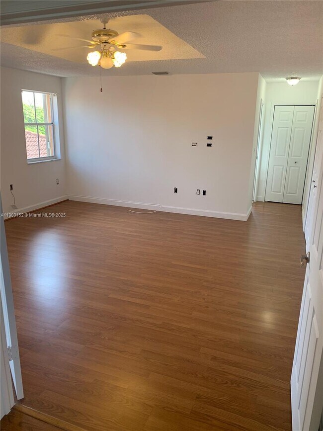 Building Photo - 985 NW 132nd Ct