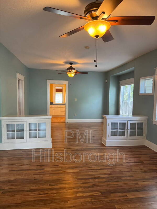 Building Photo - 1403 E Paris St