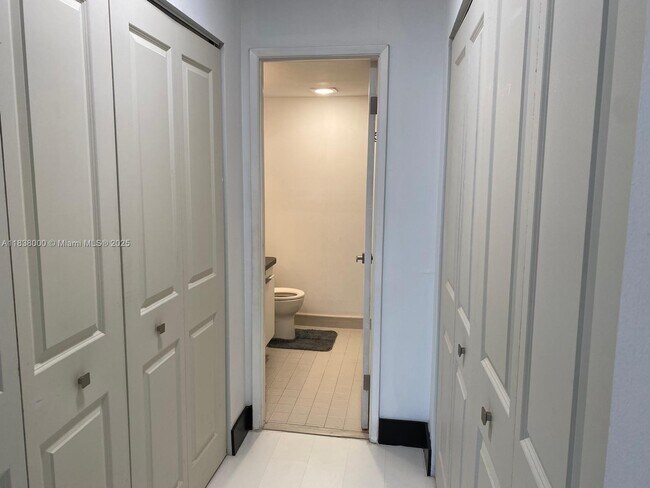 Building Photo - 20515 E Country Club Dr