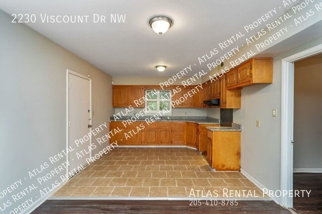 Building Photo - 2230 Viscount Dr NW