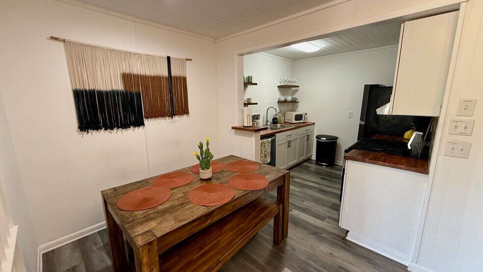 Building Photo - 1802 E University Ave