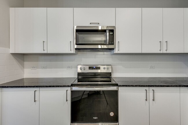 Building Photo - 736 Wheatfield Dr