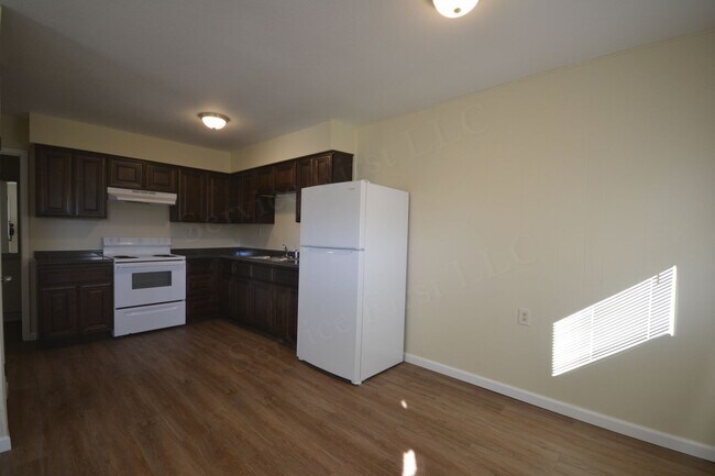 Building Photo - Cross Timbers Apartment