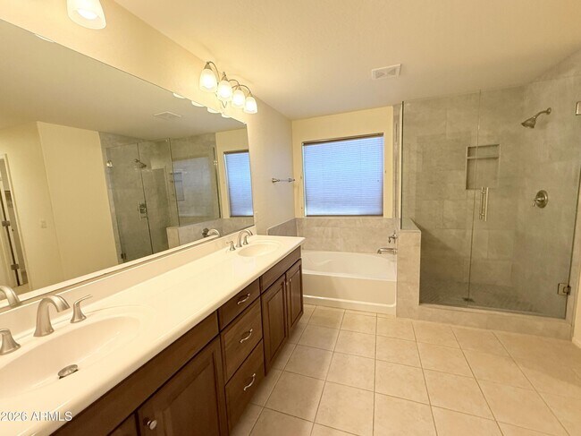 Building Photo - 3663 E Sparrow Pl