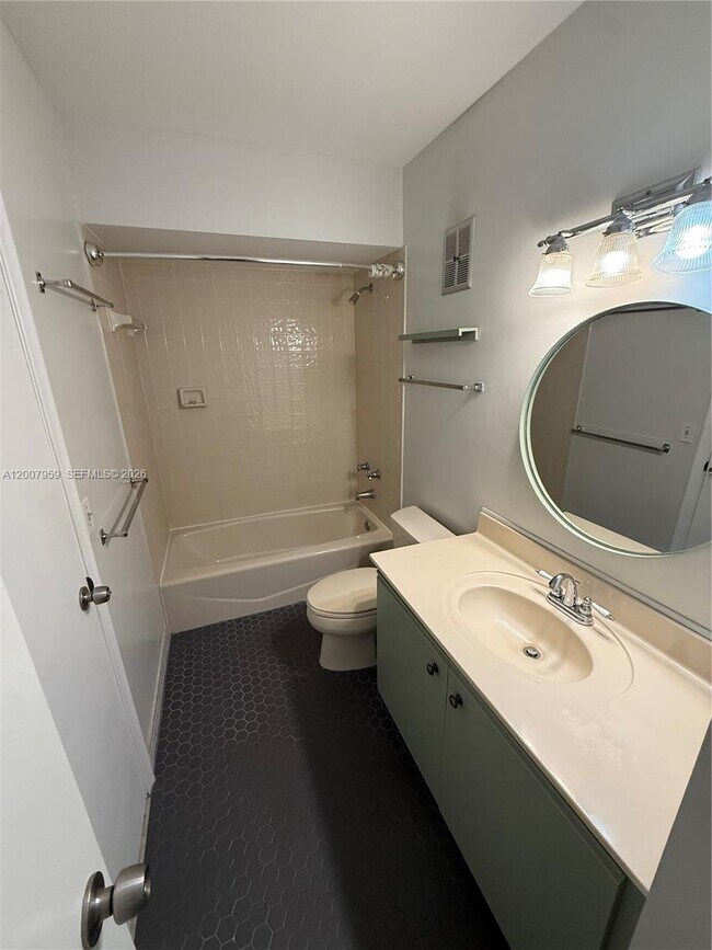 Building Photo - 10661 SW 113th Pl