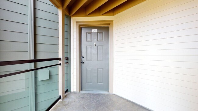 Building Photo - Gold Pointe condo!  2 Bed, 2 Bath Condo w/2 parking spaces, MOVE IN SPECIAL - Available NOW!