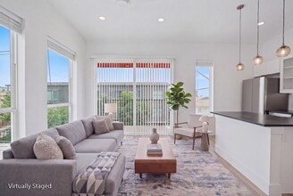 Building Photo - 2217 N Fitzhugh Ave