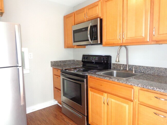 Building Photo - Townhomes at West Little Creek - Holiday Rent Special!