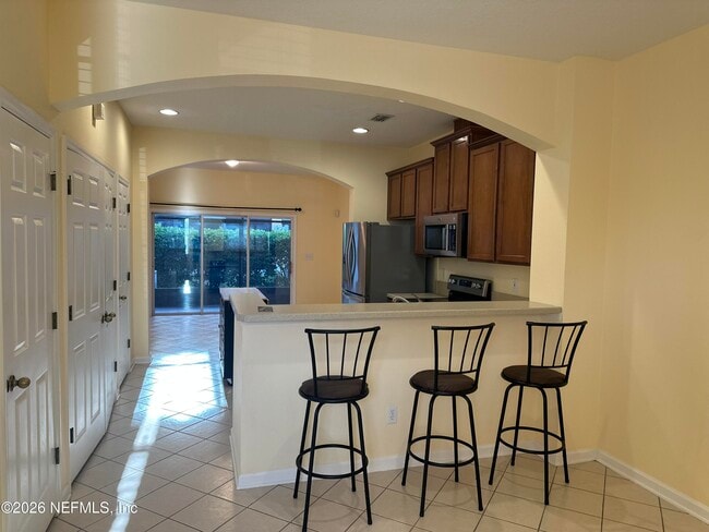 Building Photo - 12997 Sunset Lake Dr