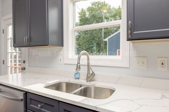 Building Photo - 2615 North Ave