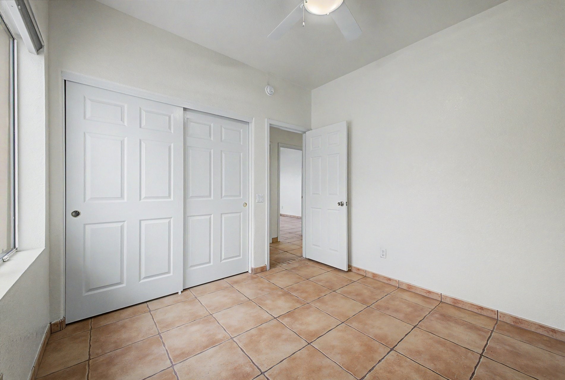 Building Photo - 691 S Sahuaro Dr
