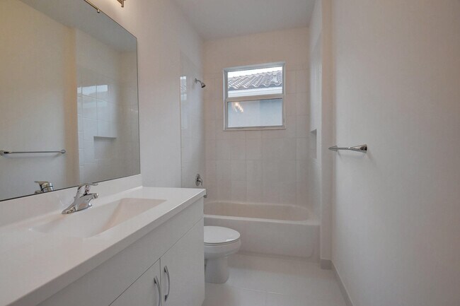 Building Photo - 9632 Highland Pointe Pass