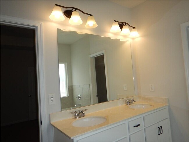 Building Photo - 720 Country Ridge Dr