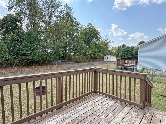 Building Photo - 233 Waterford Dr