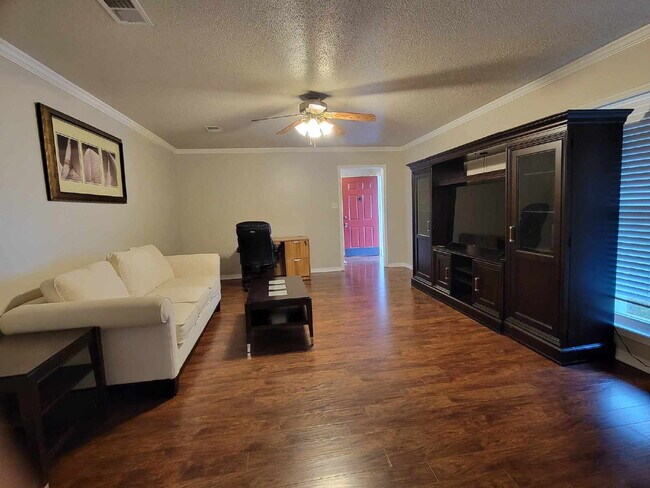 Building Photo - Beautiful Biloxi 3/2 fully furnished TDY!