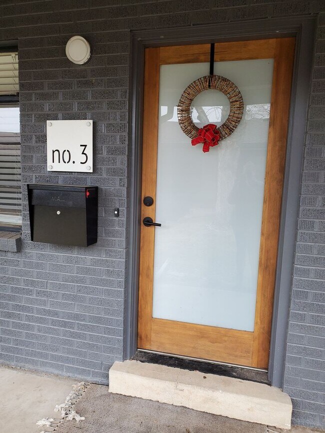 Interior Photo - Remington1705 (KC-JF-NB)