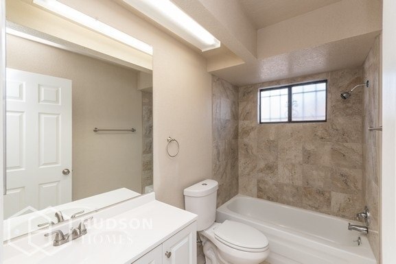 Building Photo - 7816 Pioneer Trail NE