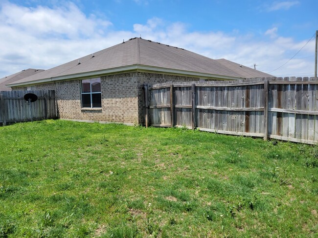 Building Photo - 326 N 10th St