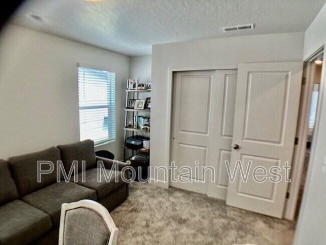 Building Photo - 707 Miller Ave