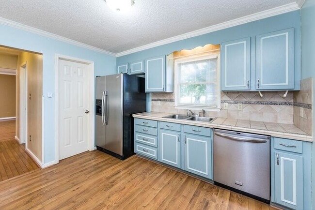 Building Photo - 3BD/1BA Home in Hickory