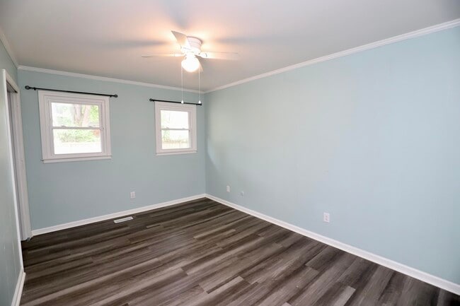 Building Photo - 807 N Guignard Dr