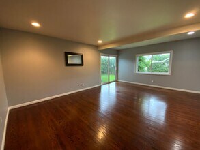 Building Photo - Spacious 3BD Home with Large Backyard, Quartz Counters & 2-Car Garage