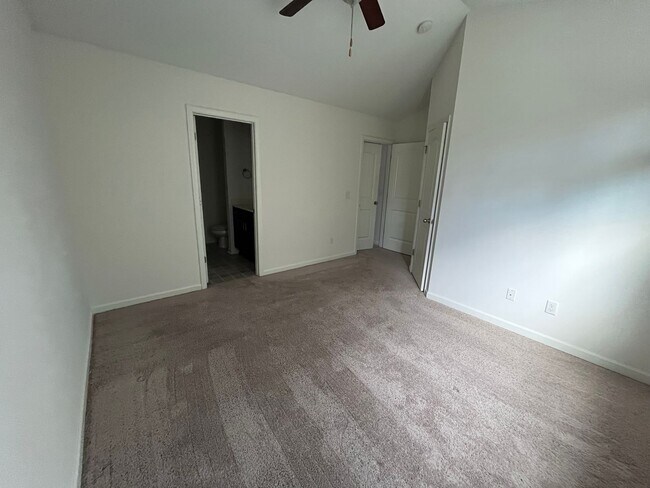 Building Photo - 202 Jordan Ln