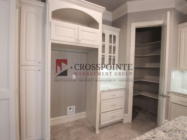 Building Photo - Gorgeous 3 bed 2 bath home in Hadley Court!