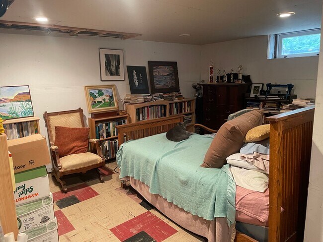 Building Photo - The Cutest 3-Bedroom Tudor - One Block Fro...
