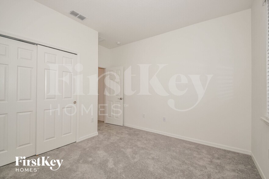 Building Photo - 320 Corbel Ln