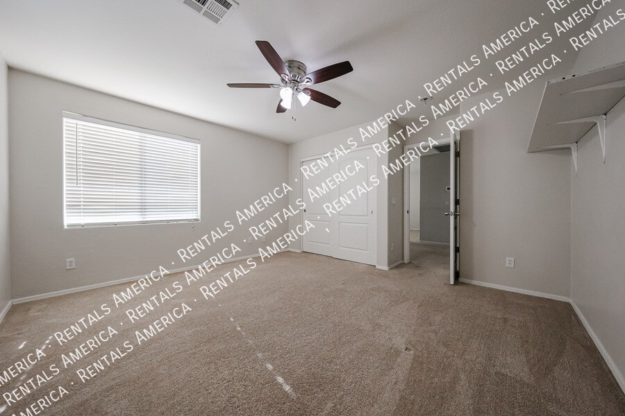 Building Photo - 44388 W Oster Dr