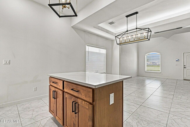 Building Photo - 7420 Norte Vly Ln