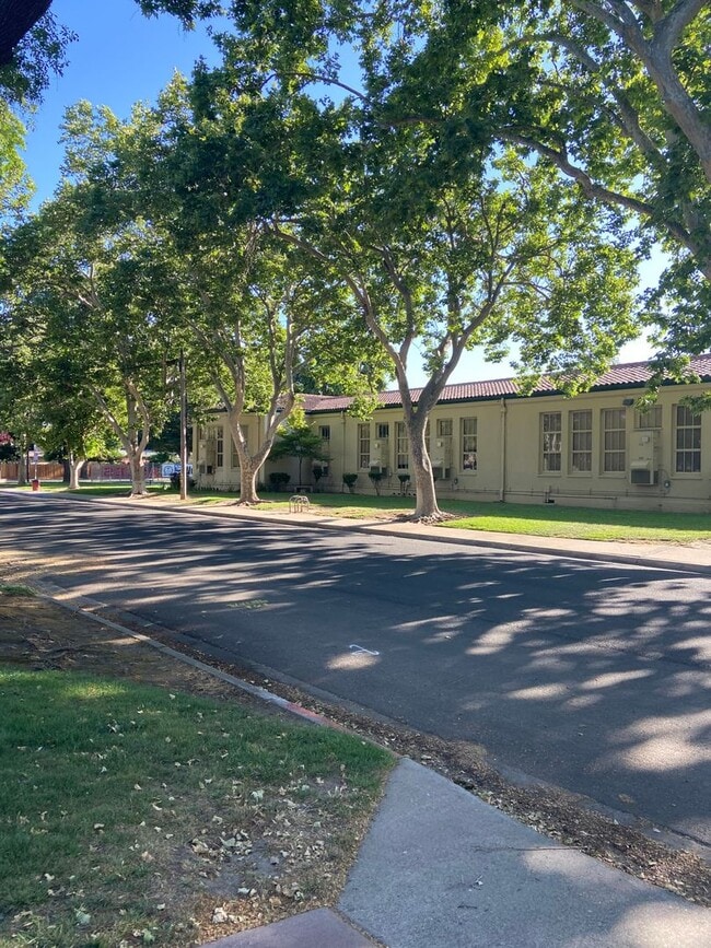 Building Photo - Cute 2 Bedroom Home in the College Neighbo...