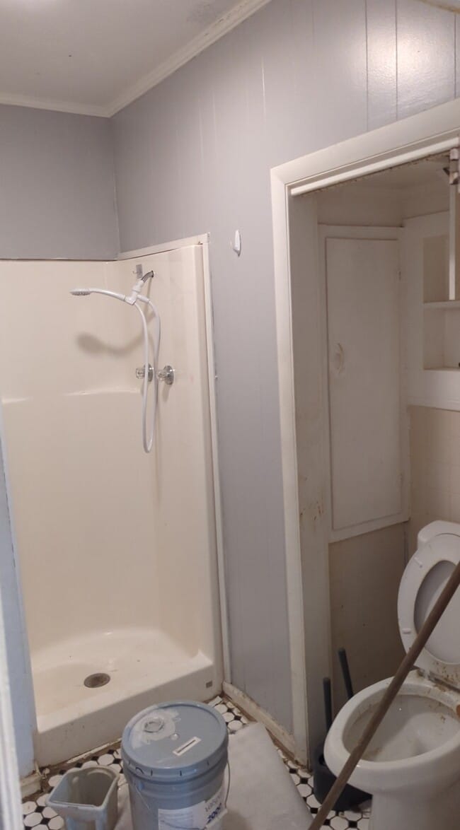 Main bathroom - 2226 shady grove road