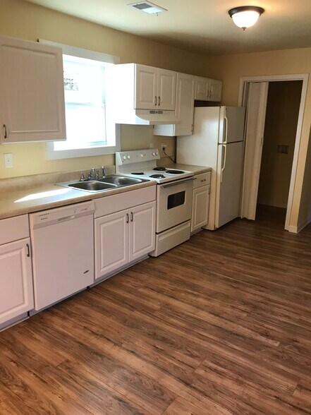 Building Photo - 2588 wren cir