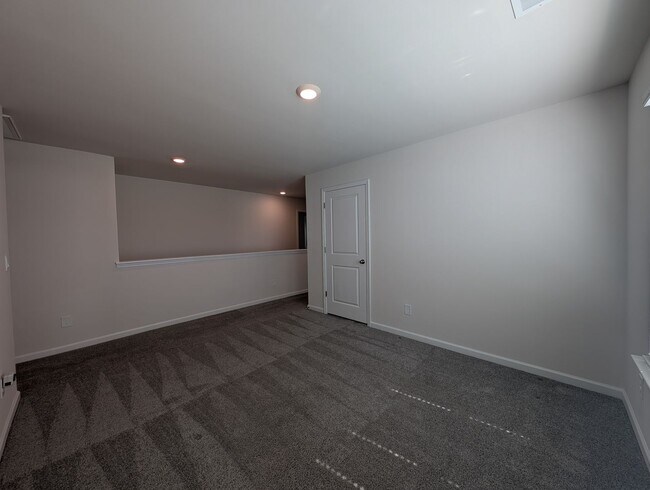Building Photo - Spacious 2 story, 5 bedroom, 3 bath Home located in Secrest Commons Community!
