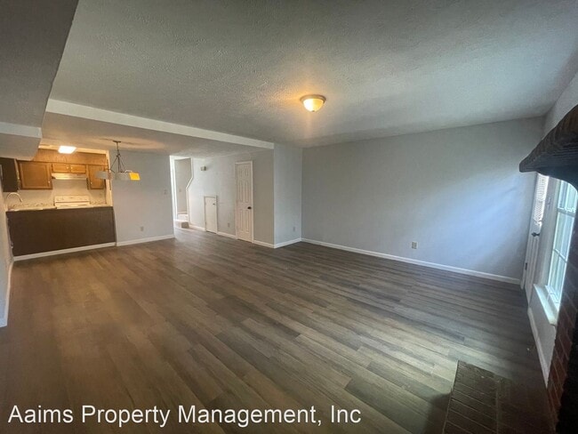 Building Photo - 2 br, 2.5 bath House - 2625 Edmonton Road